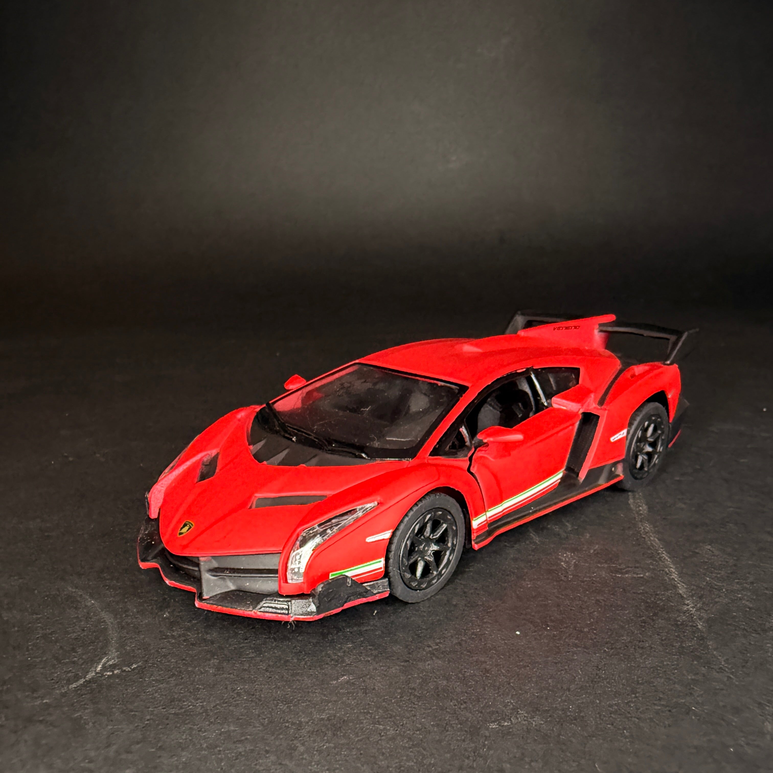 Lamborghini Veneno 1:32 Scale Diecast Model Car – Matte Red